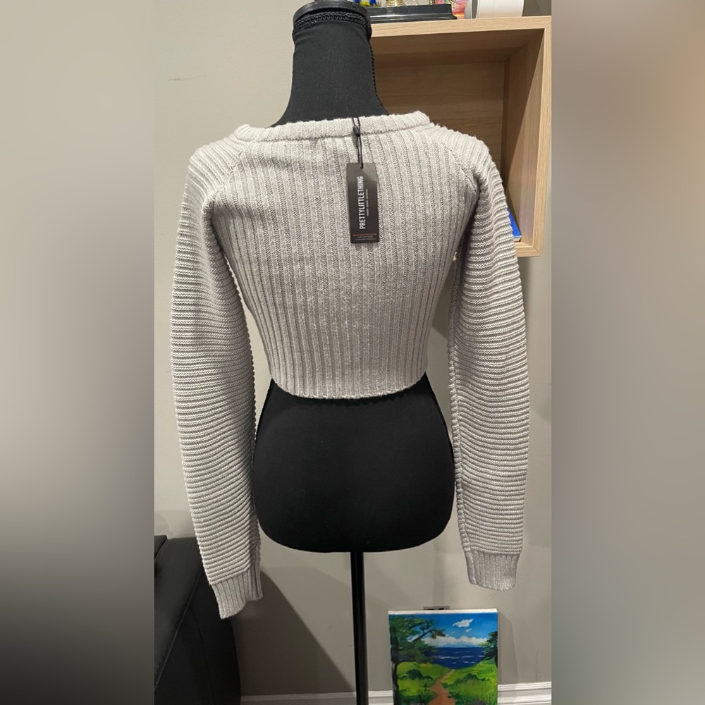 Pretty Little Thing Petite Grey Cropped Rib‎ Knit Sweater - Picture 4 of 6